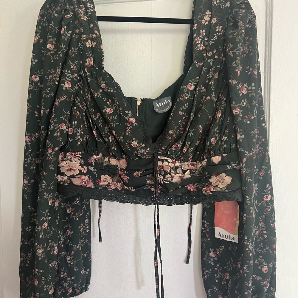 ARULA Dark Floral Blouse